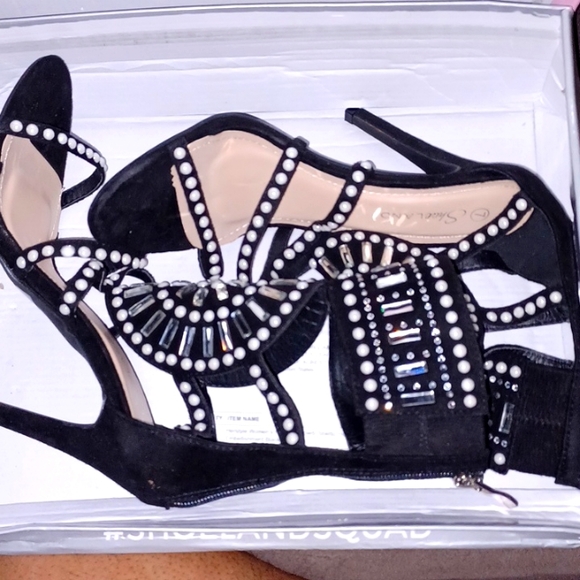 Stilettos - Picture 1 of 9